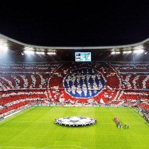 爱游戏_穆里尼奥回归故地点燃光明球场 欧冠首胜之夜与爱徒温情一吻定格传奇