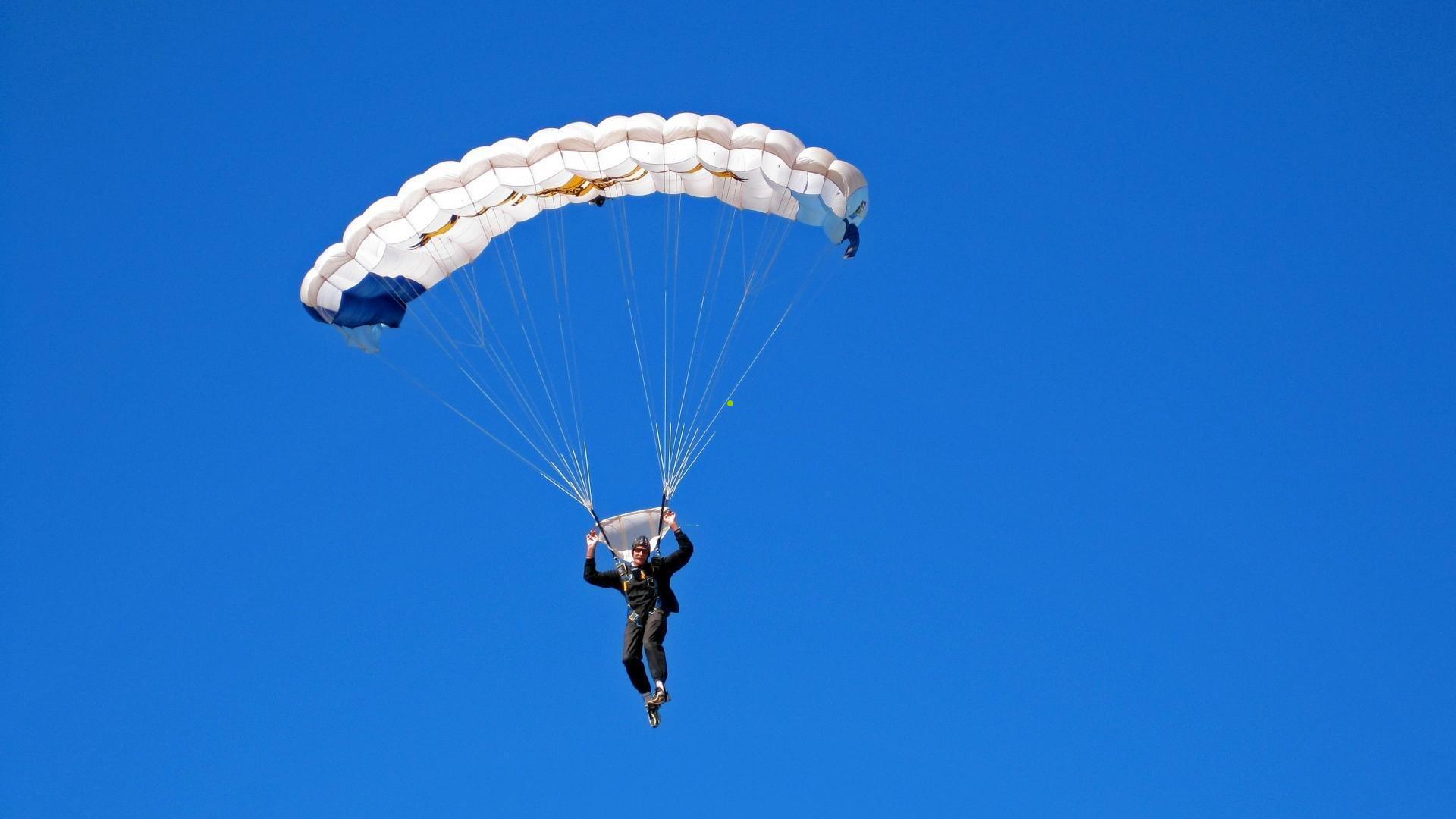 哈曼披露内幕，埃贝尔任拜仁体育总监期间屡陷尴尬境地
