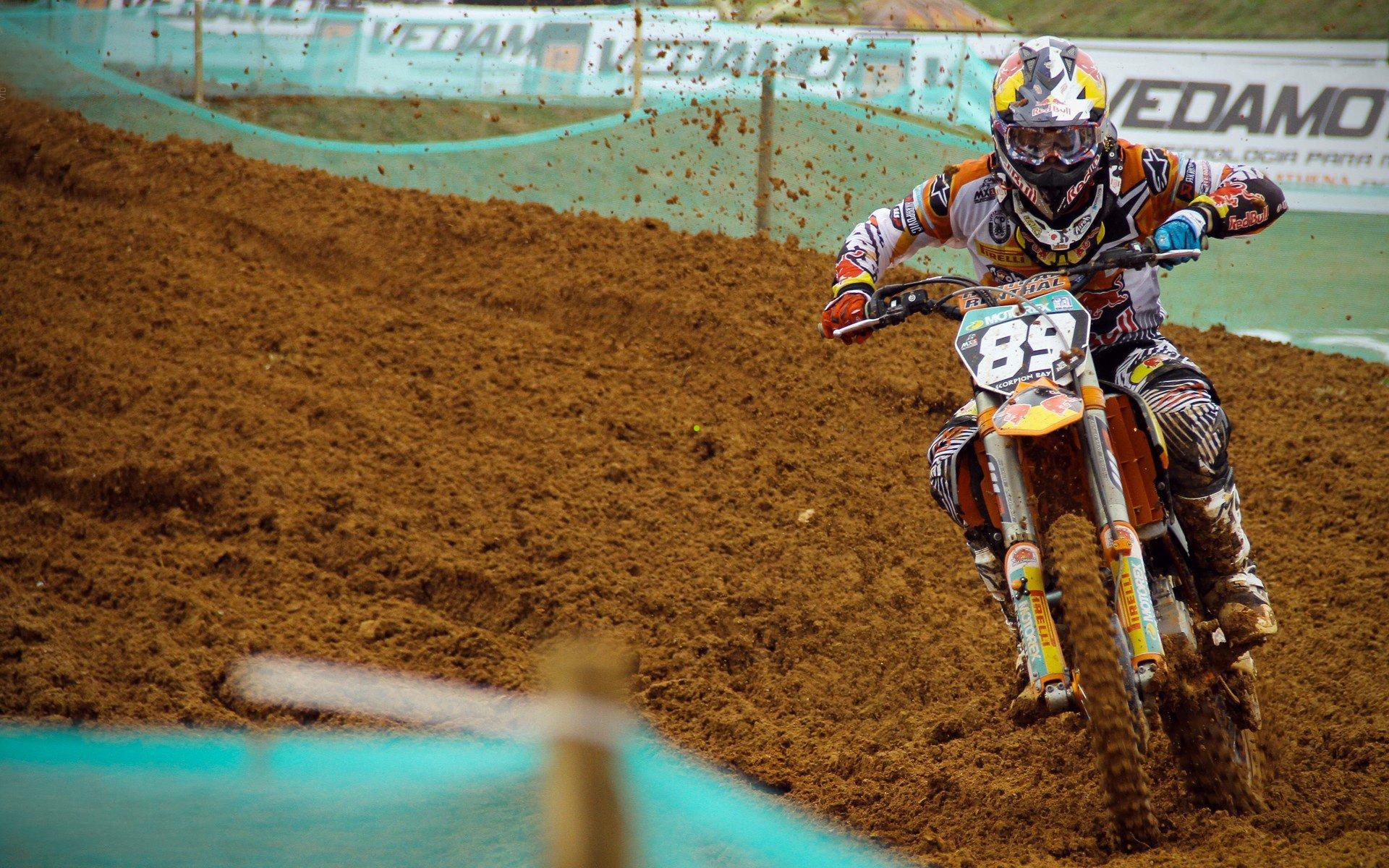 大胜晋级背后卡帅敲响警钟，老队员绝不可埋怨年轻球员