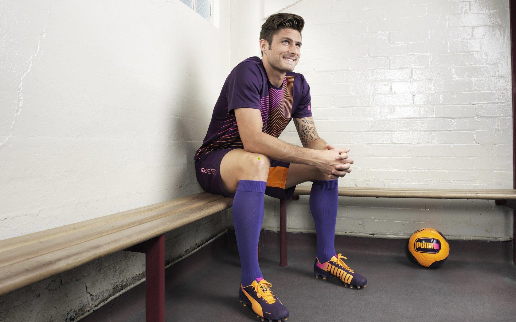 龙珠战队王牌Pray专访吐露心声，战术布局下慎避与Uzi初期交锋